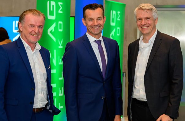 Josef Siligan (rechts, Vorstand LINZ AG) und Kurt Brandstätter (links, Vertriebsleiter LINZ AG TELEKOM) begrüßten Gerhard Kürner im AEC.